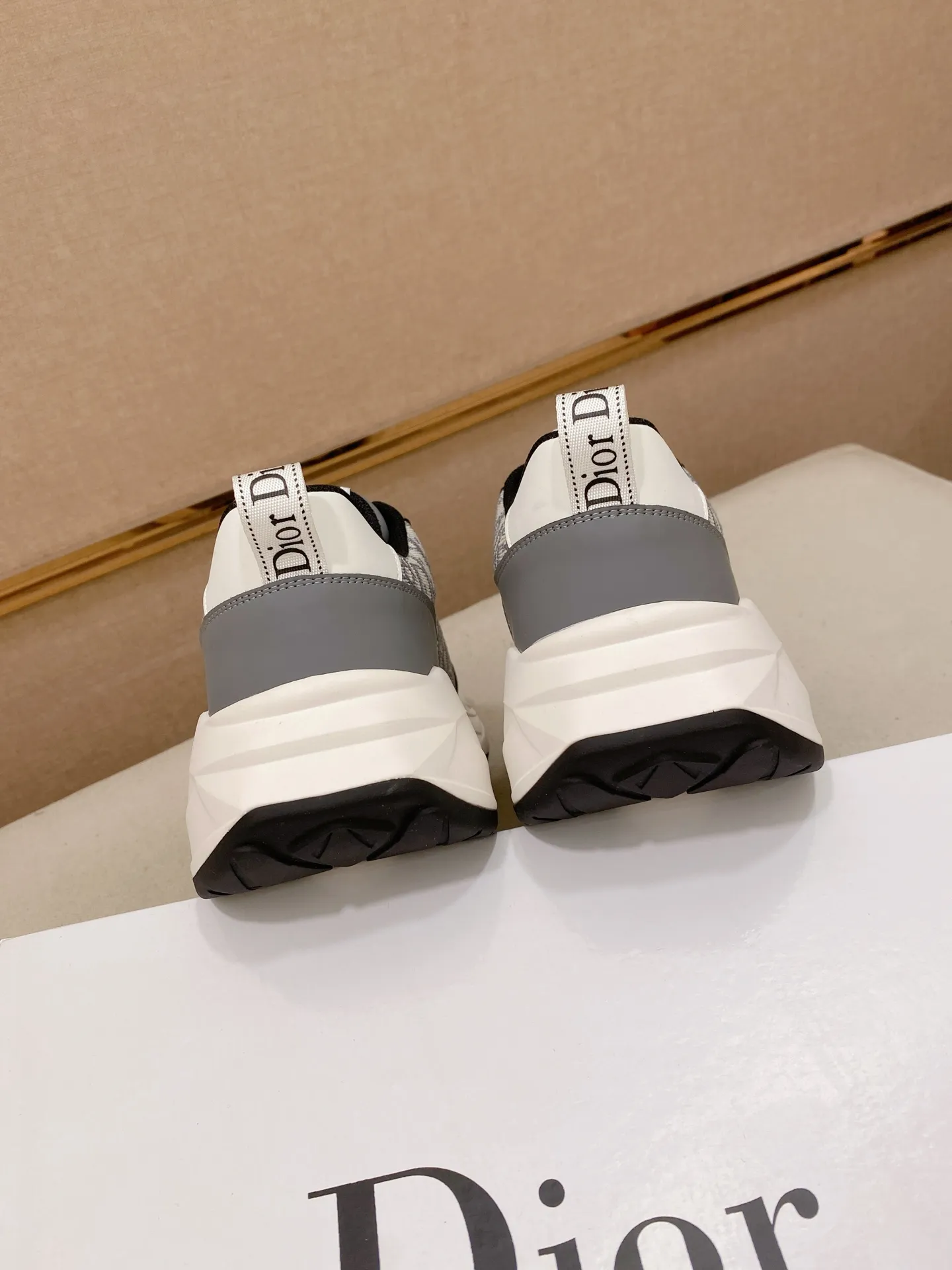 Factory price: 442💰[Dior·Dior] New casual sports style men's shoes, new spring and summer design, perfect workmanship, lace-up lazy style to create wardrobe quality, upper: imported first-layer cowhide, sheepskin lining is soft and comfortable, ultra-light TPU wear-resistant outsole, simple, versatile fashion men's shoes, excellent color code number 38--44. Can be customized for 45 non-refundable!